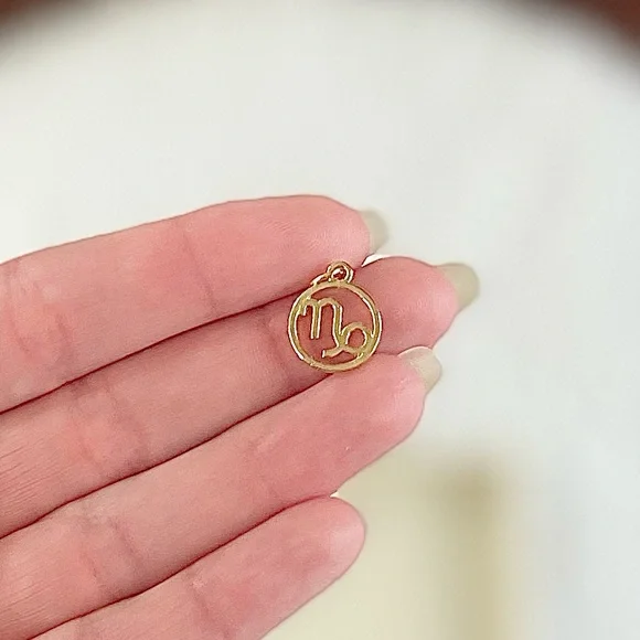 Golden Sea Goat Zodiac Charm - Picture 3 of 3